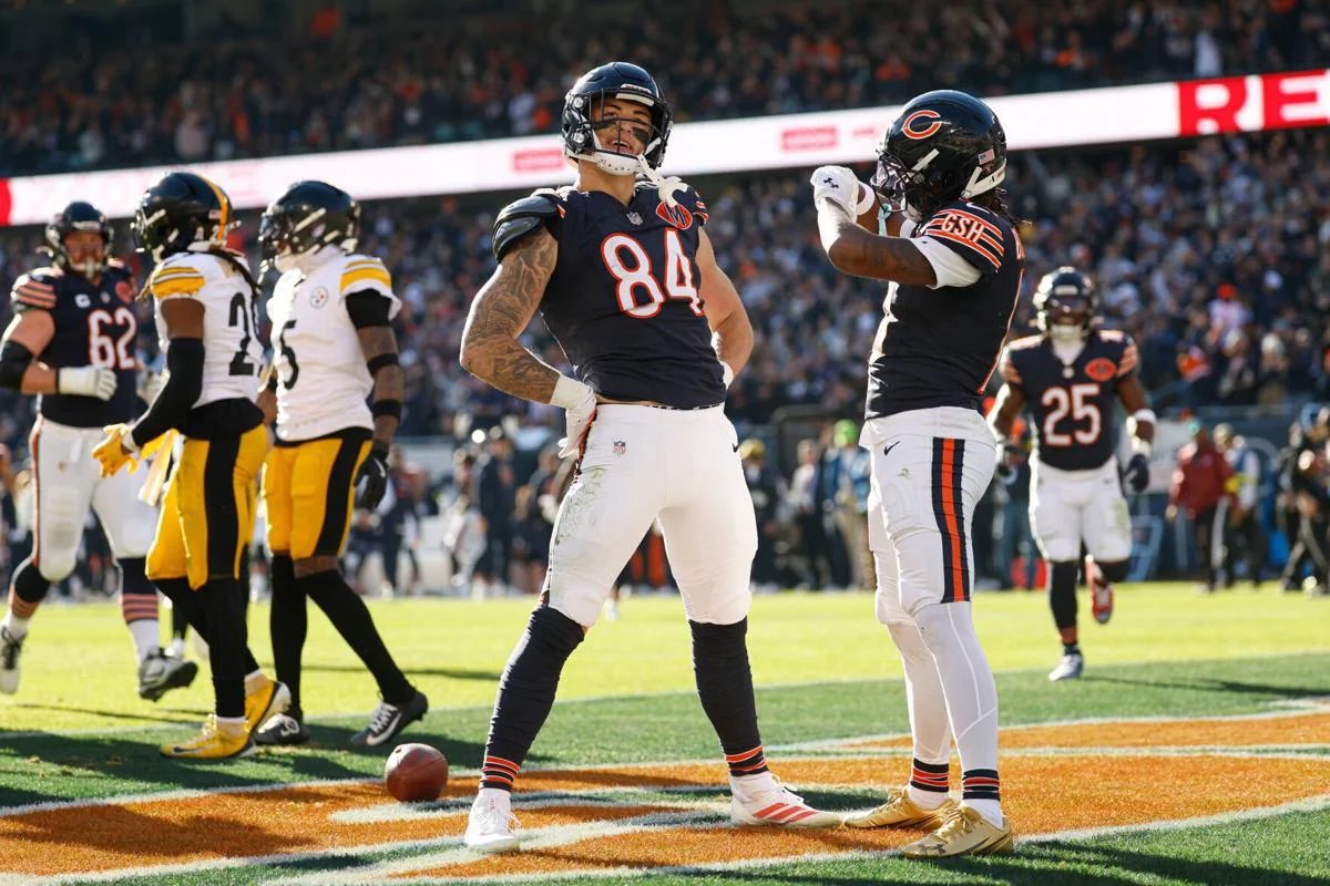 .@TheDan_Parr ranks his Top Fantasy TEs for the 2026 season:

1 - Brock Bowers
2 - Colston Loveland 😳
3 - Trey McBride
4 - Tyler Warren
5 - Tucker Kraft
6 - Sam LaPorta
7 - Kyle Pitts
8 - Harold Fannin Jr.
9 - George Kittle
10 - Travis Kelce
11 - Jake Ferguson
12 - Isaiah Likely 