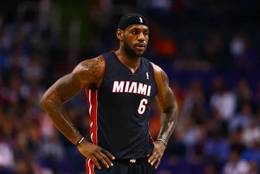 Miami’s odds to land LeBron James have SURGED 👀🔥

Last week: +350
Now: -105 favorites

(Via: @DKSports) 