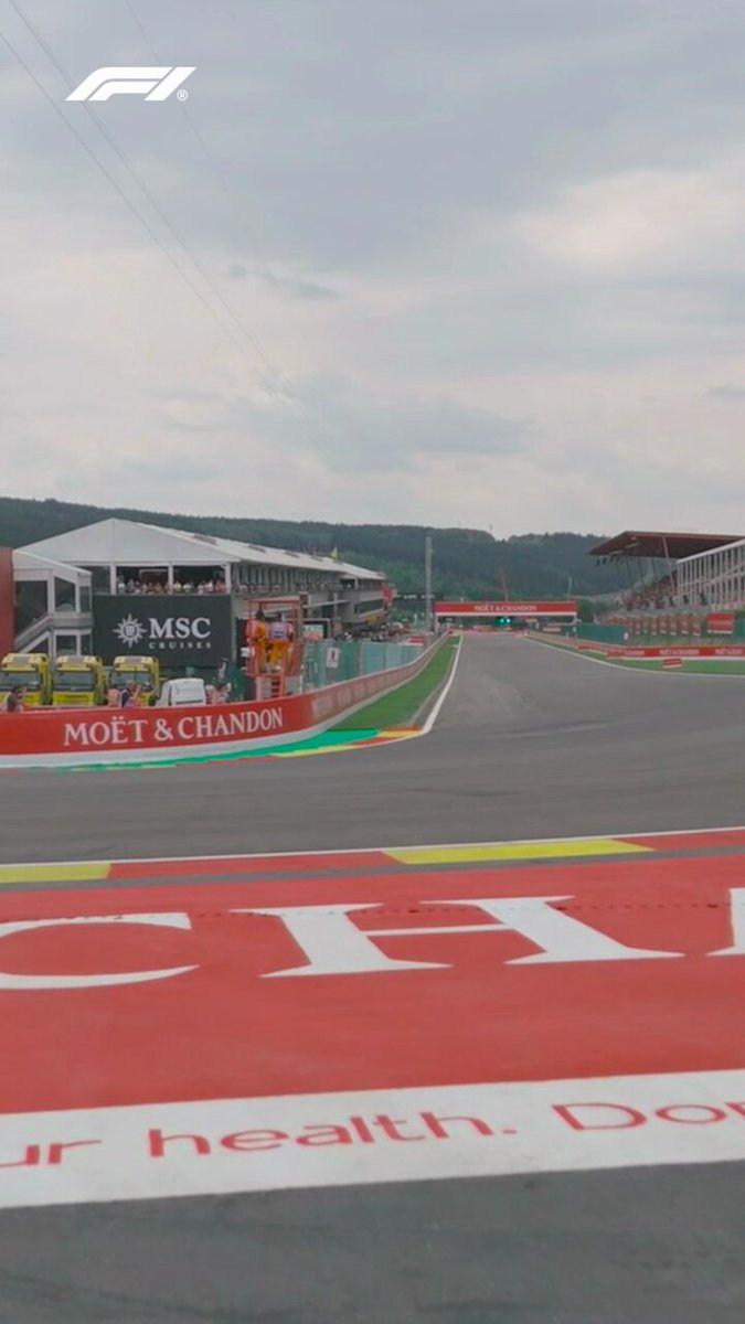 The MCL40 🤝 Eau Rouge 

#McLarenF1 | #BelgianGP🇧🇪 