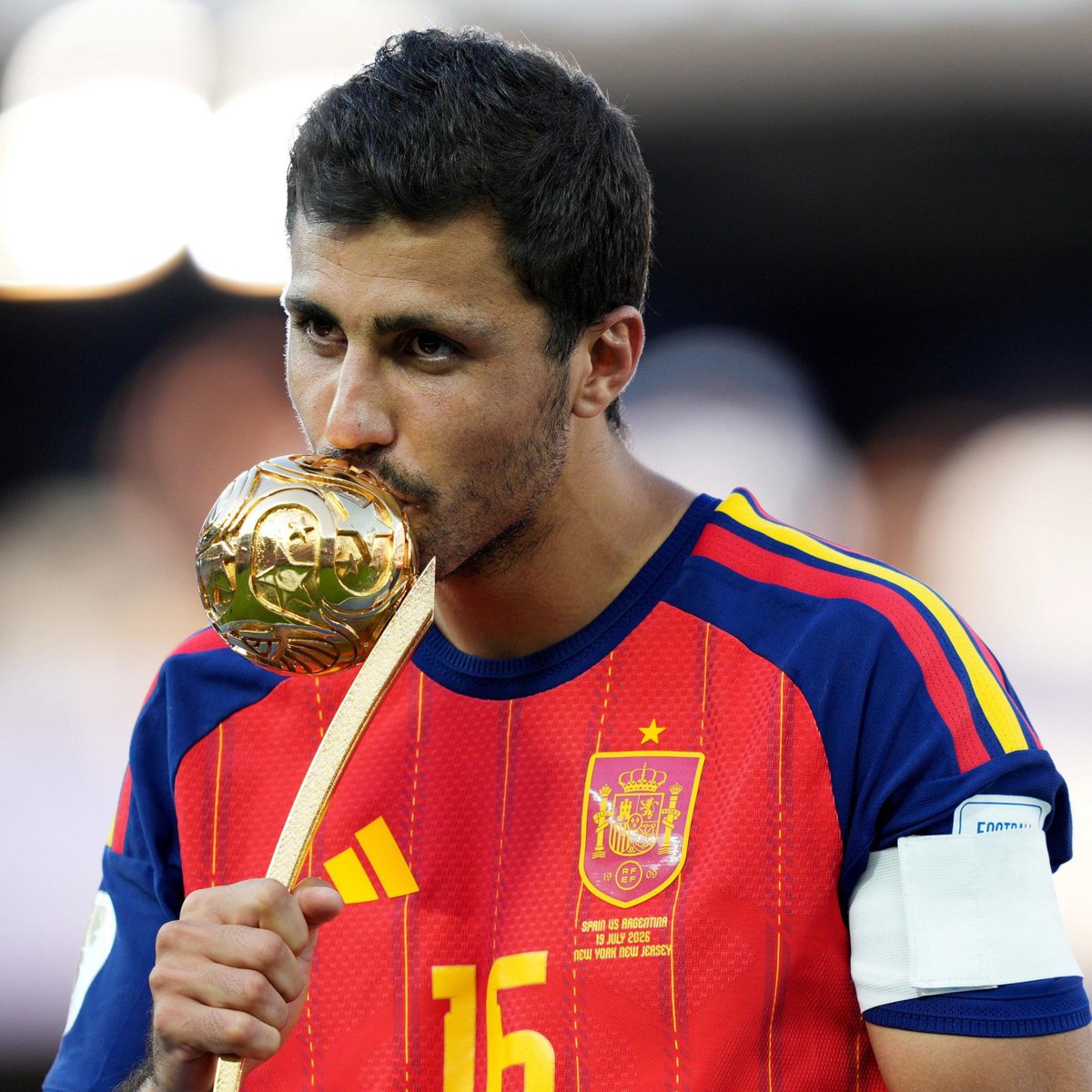 NEW: The Ballon d'Or remains a VERY tight race on Kalshi:

39% — Harry Kane
35% — Lamine Yamal
17% — Rodri
9% — Kylian Mbappe
5% — Lionel Messi
3% — Ousmane Dembele 