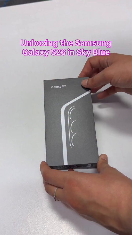 The Galaxy S26 has a larger screen than the S25 it replaces, which means it is also slightly taller and wider. However, it keeps the same 7.8mm thickness, making it feel slimmer overall. Snag it now for $750 (down from $899) https://t.co/o8RwetmXqN 