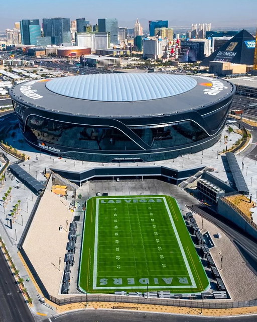Raiders owner Mark Davis on grass in NFL stadiums:

"There was no way I was going to build the stadium or anything else to play on artificial turf. I just always felt that the safety issue, number one, and I grew up around football and the grass and mud and the smell of those uniforms after the game."

via @reviewjournal