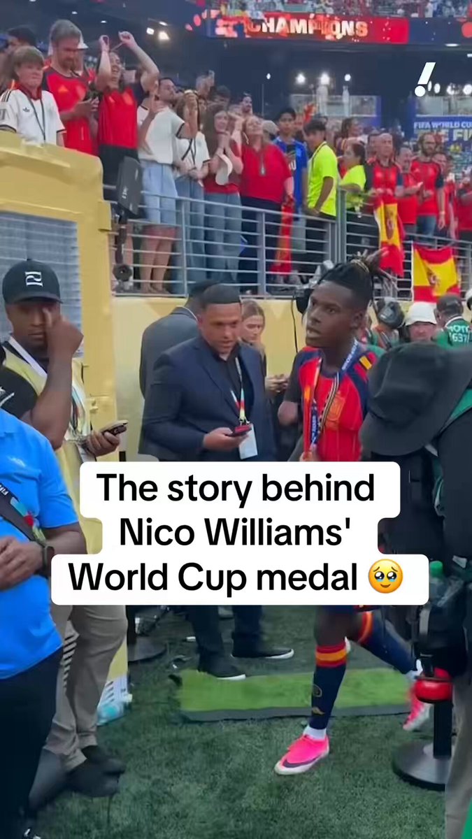 Spain's Nico Williams giving his medal to his mom makes the moment even more special ❤️ 