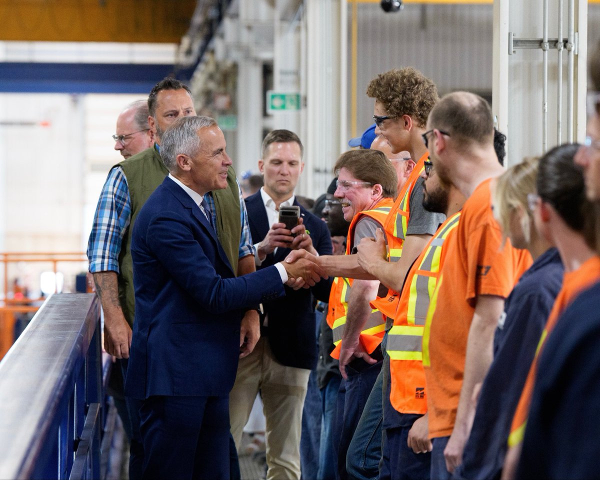 Nous consolidons notre force ici, au pays.
 
Notre initiative Une Équipe Canada forte vise le recrutement, la formation et l’embauche de jusqu'à 100 000 travailleurs des métiers Sceau rouge pour construire les logements, chemins de fer, ports et mines qui créeront un Canada fort. 