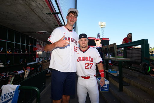 Must be this tall to toss the first pitch 📏

Olivier Rioux, the 7' 9" center for @UCImbb, threw out the ceremonial first pitch ahead of tonight's game! 