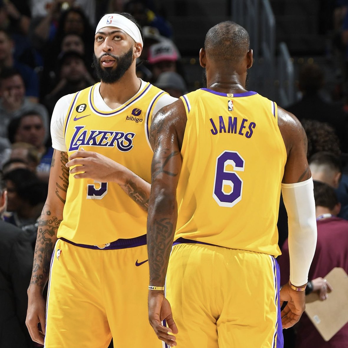 Klutch Sports is reportedly trying to get AD to Cleveland or Golden State but neither team wants to do it, per @DALHoopsJournal.

🍿🍿🍿 
