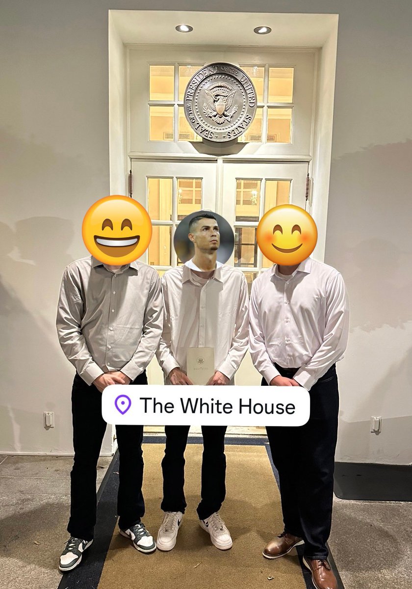 The travel group visiting the White House last night🇺🇸 
