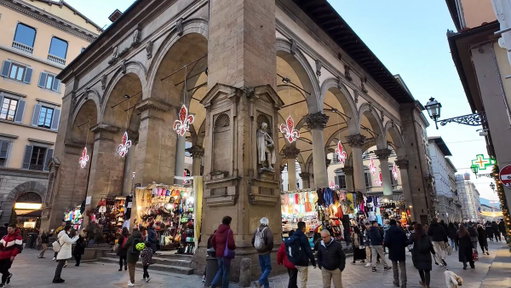 The Great Collapsible Florence Market
We all love Europe’s old town street markets, but where do they go at night? Check out this creative solution in Florence. What late-night observations have you enjoyed in your travels? 