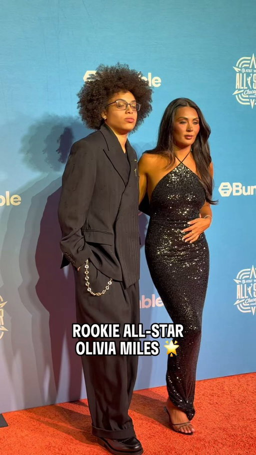 Folks, our one and only rookie for 2026 WNBA All-Star has hit the Orange Carpet 🤩

Olivia Miles strikes her pose and is photo ready!

#WNBAAllStar2026 Orange Carpet | @Bumble 