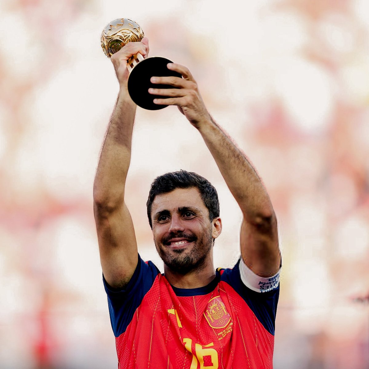 NEW: Rodri now has a 70% chance to join Real Madrid, via Kalshi.

Can they steal him from Man City? 