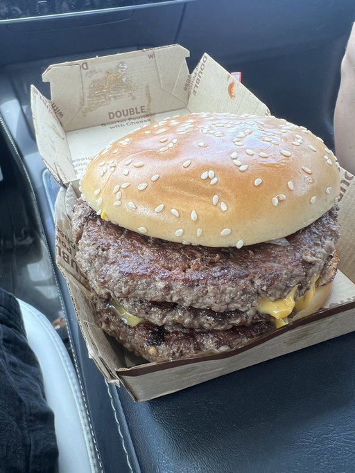 the elites dont want you to know you can HAPPILY slog down 75g of protein at mcdonalds for $8 