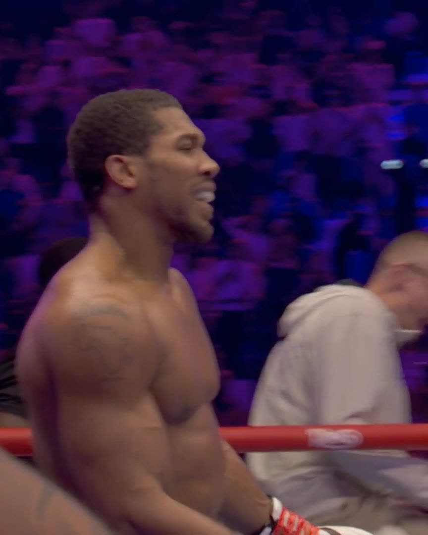 COMEBACK COMPLETE 🤯🤯

Anthony Joshua climbs off the canvas TWICE in the first round to knock Kristian Prenga out in the second!

#JoshuaPrenga live on DAZN 