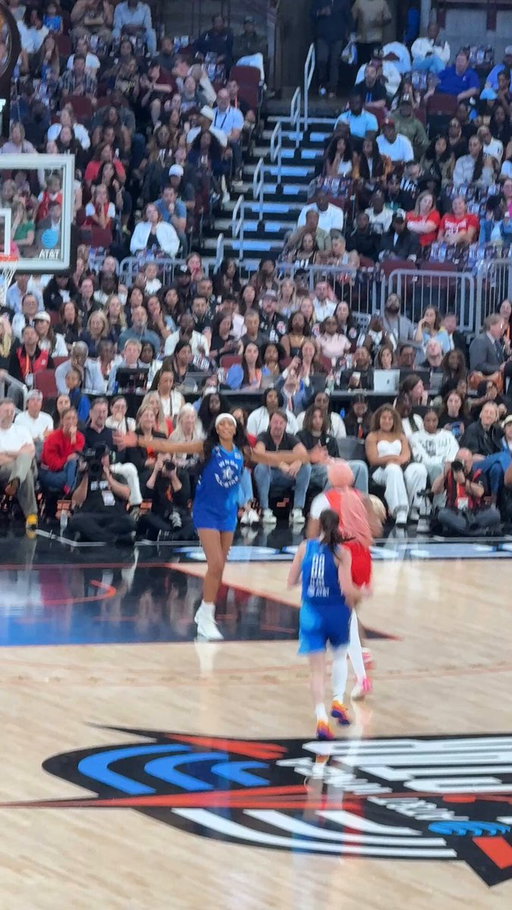 A’ja Wilson couldn’t believe Angel Reese missed the lay 💀

(via @MylesEhrlich) 