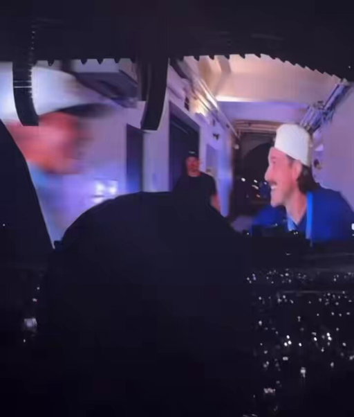 Morgan Wallen walks out at The Big House with Jack Hughes, Quinn Hughes, and a gold medal 🇺🇸  
