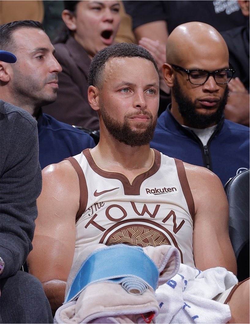 Steph Curry and the Warriors front office may no longer be on the same page, per @ThompsonScribe 

"I think he’s probably tired of the star chasing."

(via @KNBR / h/t @PolymarketHoops ) 
