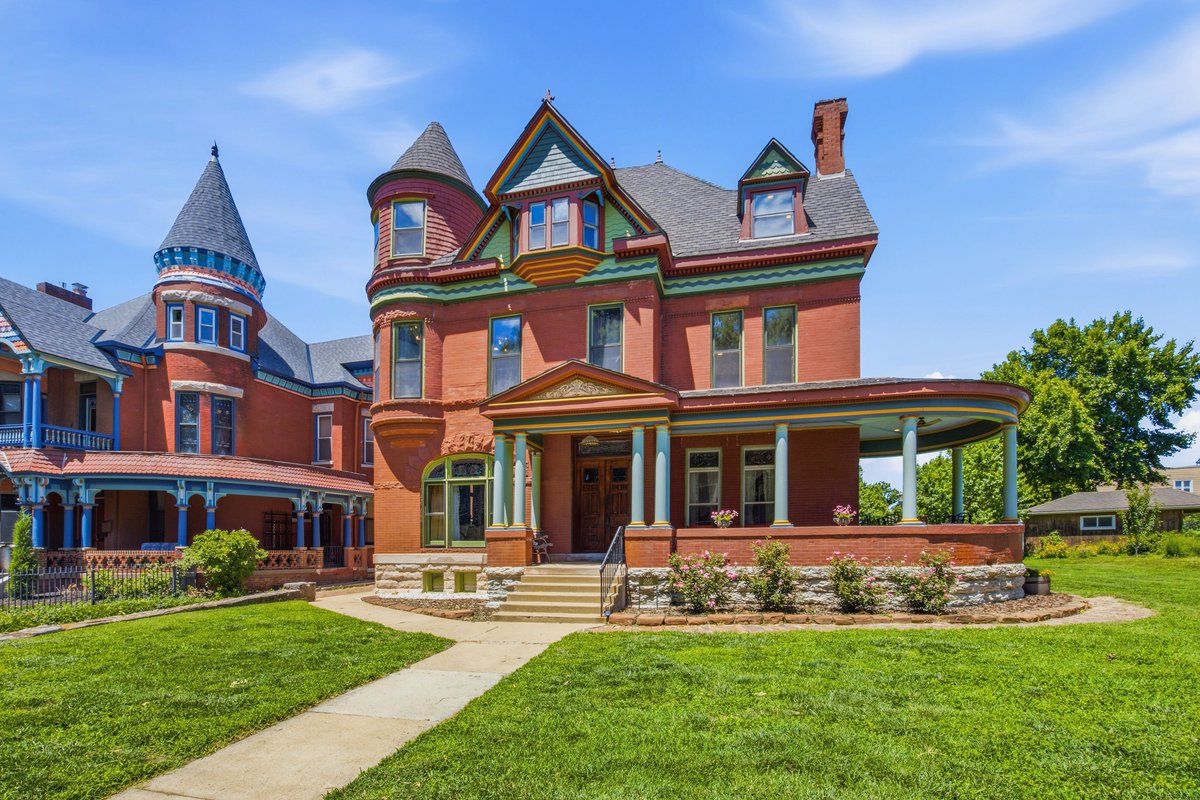 Me to Queen Anne Victorians before starting this account: I don’t know her.

Me to Queen Anne Victorians after starting this account: I’d die for her.

$975,000 | Kansas City, MO 