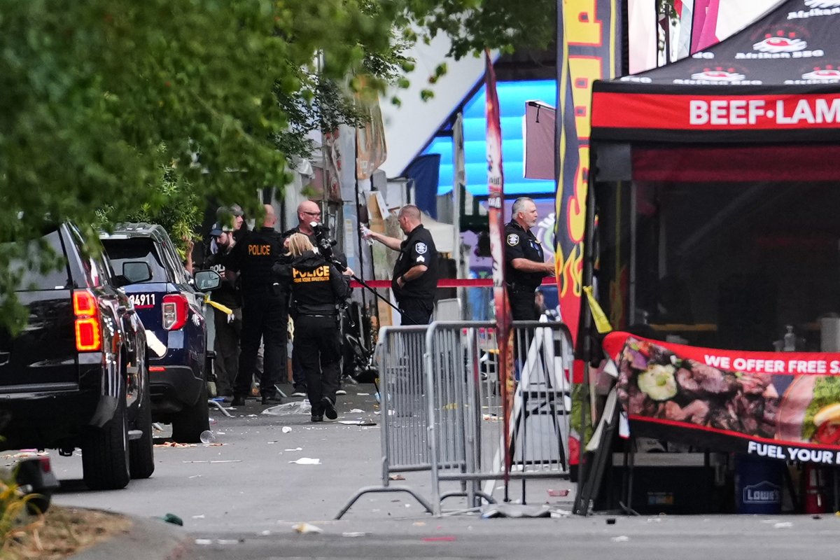 Prayers Up! 👀 3 people have passed away following a Seattle food festival shooting. See details about the suspects: https://t.co/dS1zL9Y3Qy 