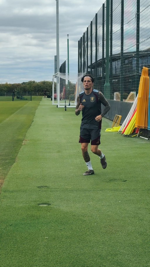 Alejandro out on the Bodymoor training pitch ⛽️ 