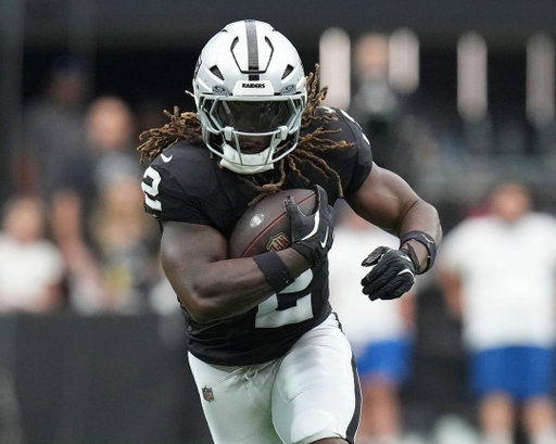 Players with 200+ ATT &amp; 50+ REC in 2025:

🥇CMC
🥈Bijan
🥉Jeanty (Rookie season)

ASHTON JEANTY STOCK📈 