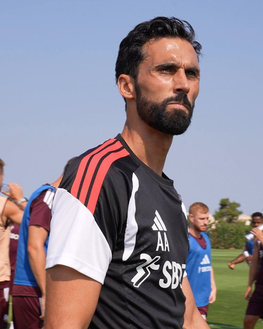Álvaro Arbeloa goes mic'd up! 🎙️

An exclusive look inside a Fulham training session. 