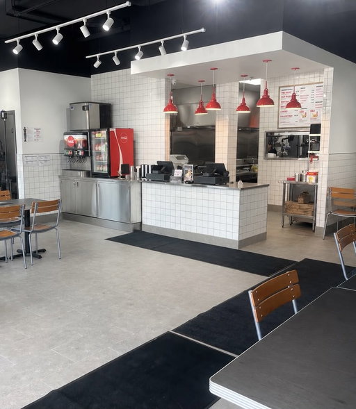 #SWIPE: RUDY is FINALLY coming to Huntsville in Muskoka! The GRAND OPENING is THIS Friday (July 31) at 11 AM just in time for the long weekend! Open until 11 PM every day all weekend long. Pull up! 🍔🍌🥤 