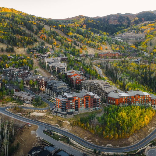 This season, guests will gain access to Deer Valley’s new #ExpandedExcellence terrain, part of the largest ski resort expansion in history, with access to 100 new ski runs, 11 new chairlifts, and 2x the skiable terrain.

➕ NEW for Winter 26/27: The resort’s newest lift, Hail Peak Express, will add 200 skiable acres and 7 new runs this winter season. The addition brings the resort’s snowmaking coverage up to 932 acres and 32 total lifts.

Across @alterramtnco, teams are building more than new terrain–they’re creating new ways for guests to connect with the mountains and experience the #DeerValleyDifference.

📷: Cody Conk, 2025-2026