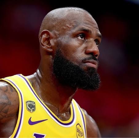 LeBron James and the Clippers discussed a 1-year, $20M deal that allowed him to stay in Los Angeles before he joined the Sixers. (@mcten) 