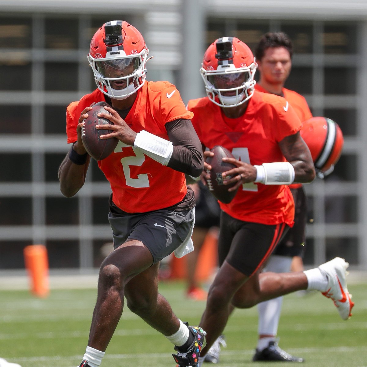 Browns QB tracker from day 1 of training camp, per @ESPNCleveland 

Shedeur Sanders: 16/19, 0 TD, 0 INT
Deshaun Watson: 12/22, 0 TD, 2 INT
Dillon Gabriel: 7/9, 0 TD, 1 INT

Each QB performed in 7/7 and 11/11 drills. 