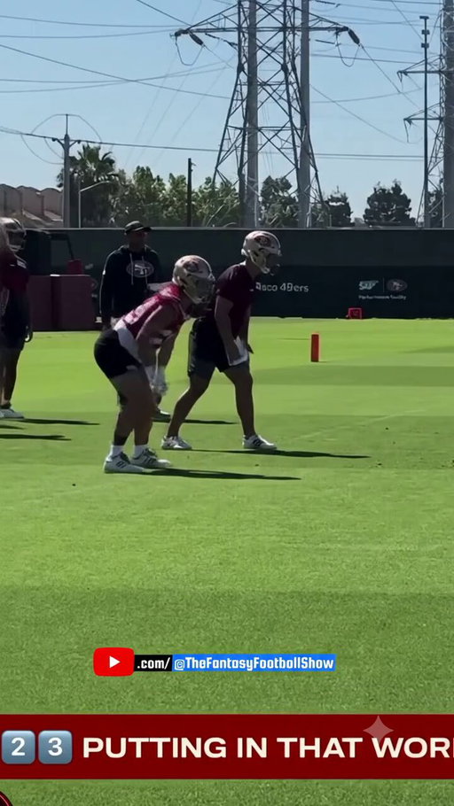 CMC on a nice run at 49ers camp.. 

..what do you notice? 🤔 

#christianmccaffrey #49ers #cmc 