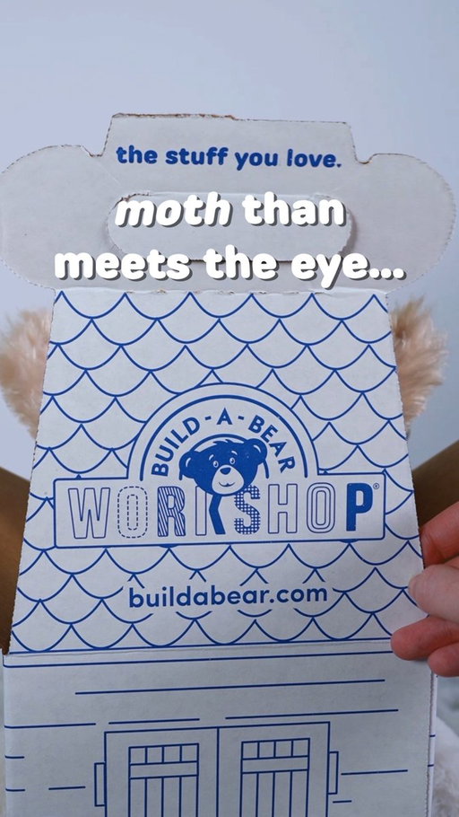 All that glitters is... lamp! Moth-velous news: Sky Puppy Moth’s back in TWO adorable sizes! Fly away with this smiley friend available in regular and Mini Beans® sizes online.​

​#TheStuffYouLove #AddALittleHeart #Moth #SkyPuppy 
