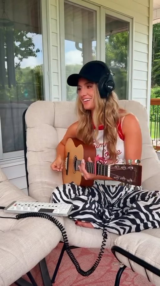 Been hangin out, summering on my front porch playin' phone, keys, wallet. what y'all think?

Text KEYS to (615) 240-2342 and I’ll send y’all a lil piece of it. 