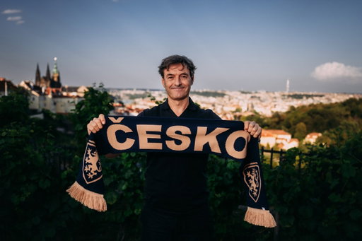 🇨🇿 Santi Denia has become the new coach of the Czech national football team. 

The 52-year-old Spaniard has agreed a two-year contract with the Football Association of the Czech Republic (FAČR). He will lead the national team for the first time in September's Nations League matches against Croatia and England. 

Spanish assistant Pablo Amo will also be part of the management team.