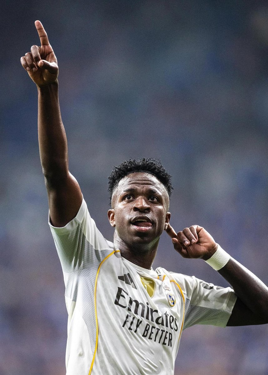 NEW: Arsenal still has a 34% chance to land Vinicius Junior, via Kalshi:

65% — Real Madrid
34% — Arsenal 

Can the Gunners poach him from Madrid? 