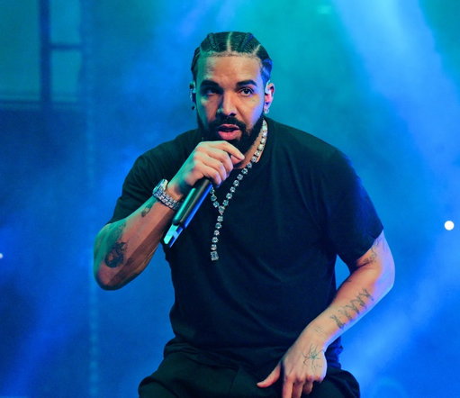 Drake outstreams Kendrick Lamar by 24 million monthly listeners on Spotify 