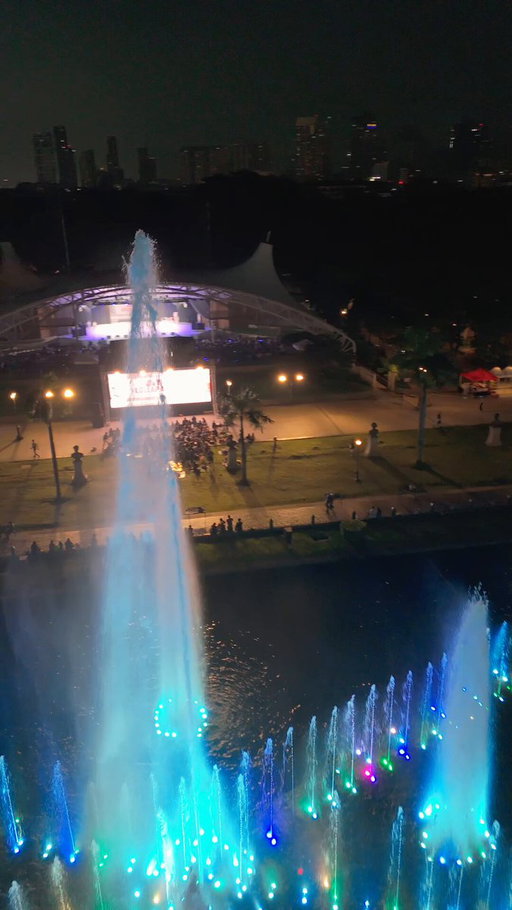 A'TIN, RELIVE THE MOMENT WE MADE HISTORY TOGETHER ❤️‍🔥

Thousands of A'TIN turned Luneta Park into one big celebration for @SB19Official's historic Lollapalooza performance. A dawn full of cheers, (literal) tears, music, and pride! 🕺🏽

Mabuhay ang musikang Pilipino! 🇵🇭 

#SB19
#SB19atLollapalooza
#DiscoverMoreToLove
#LoveThePhilippines