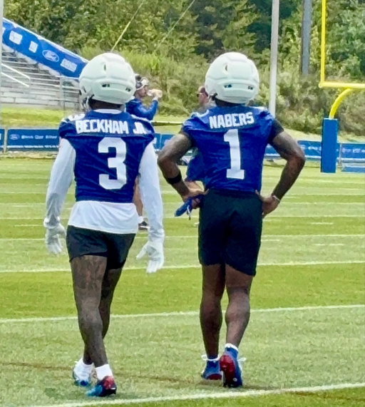 Who had the better rookie season? 📊👀

Odell Beckham Jr.'s rookie year: 91 REC | 1,305 YDS | 12 TDs (played 12 games) 🚀 
Malik Nabers' rookie year: 109 REC | 1,204 YDS | 7 TDs (15 games) 💸

OBJ missed the first 4 games but had a still accurate Eli Manning throwing him the ball. 🐐

Nabers put up his numbers catching passes from Daniel Jones, Drew Lock, Tommy DeVito, and Tim Boyle. 🤕