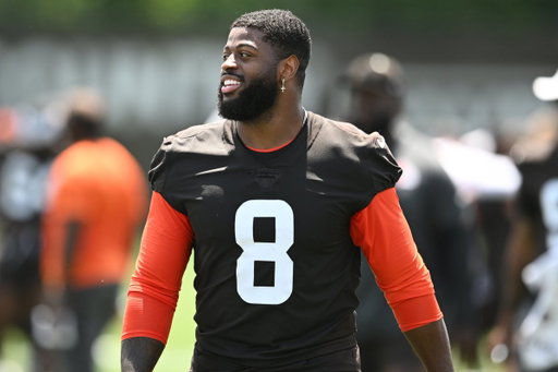 Browns EDGE Jared Verse on communication with the secondary, via @AryePulliNFL:

"I told Denzel and all them boys on the back end, I said, 'Hey, y’all cover for two seconds. Y’all can stop covering after that. Just look back. The ball’s either going to be out, or the play’s going to be over with.'"