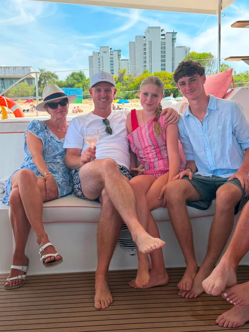 Enjoying some family time… 🇵🇹 

Clubs back out tomorrow after two weeks!! 😳 