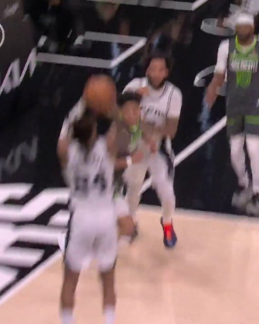 Y'all remember when Devin Vassell pulled out this crazy ass shot? 😭😭😭

We moved on from this way too quickly  