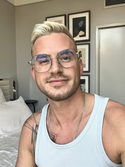 If you see this the algorithm thinks you’re gay. 