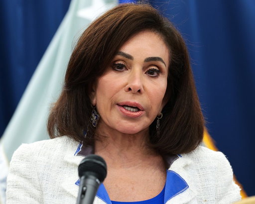 U.S. Attorney Jeanine Pirro presented President Trump with evidence she says cleared alleged Lincoln Memorial Reflecting Pool vandals after he questioned her decision to drop felony charges against an Olympic canoeist. MORE: https://t.co/tMuW77v20y 