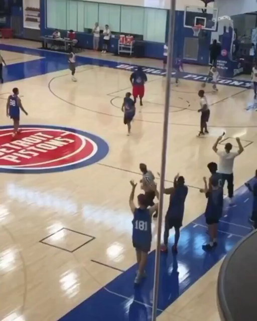 The Pistons’ G-League team had public tryouts for $250 💀

Red shorts is tryna audition to replace Isaiah Stewart as the enforcer of the team 😭 