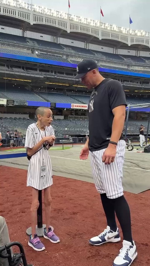 What it's all about 💙

@TheJudge44 had the opportunity to meet Yankees Superfan Sarah before tonight's game! 