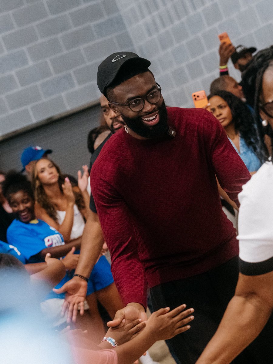 PSA: Jaylen Brown is a Philadelphia 76er. 