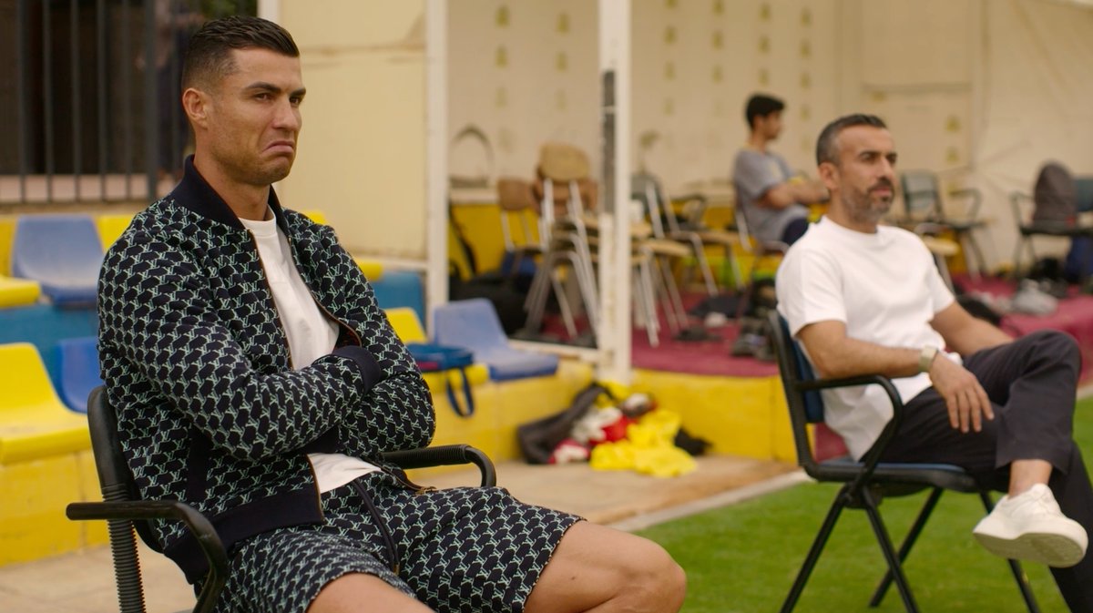“The hunger is the most difficult.” 

Cristiano Ronaldo watching his son Cristiano Jr. train with the Al Nassr youth team 😮

📺 Saudi Pro League: Kickoff 