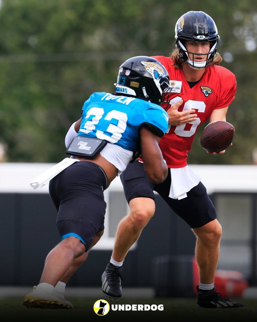 Jags RB split in Friday's scrimmage, per @_John_Shipley:

• Bhayshul Tuten started 1st drive, came off field on 3rd down for LeQuint Allen
• Chris Rodriguez Jr. started 2nd drive before rotating with Tuten
• Eventually, Tuten would start drives, Rodriguez would come on inside 10-yard line, Allen would play all 3rd downs
