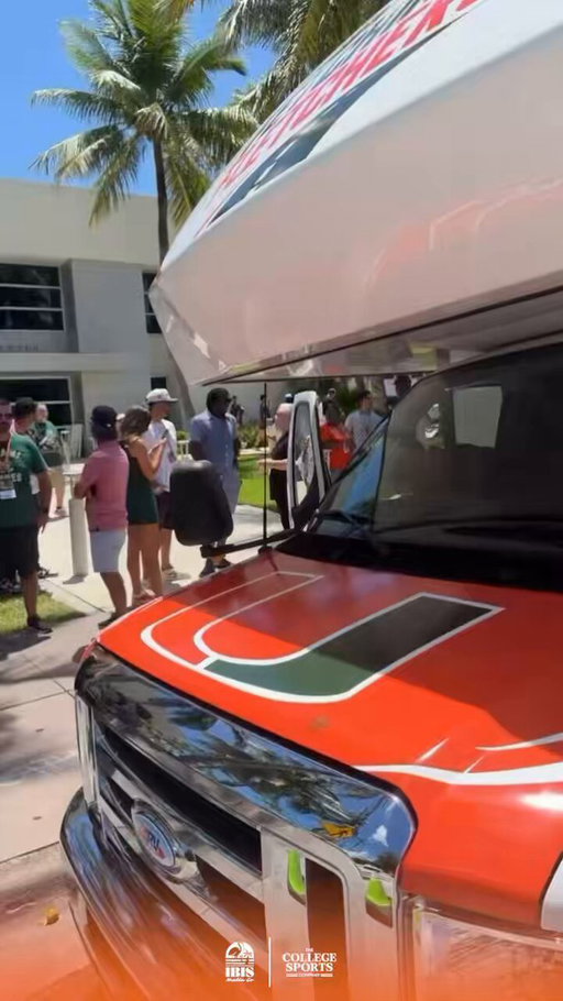 Michael Irvin made sure the Fletcher family is riding in style this season 😮‍💨🔥 The Playmaker with an all time gift for Mark Fletcher’s mom! 🙌🌴

(🎥:@fletcherjr_mark ) 