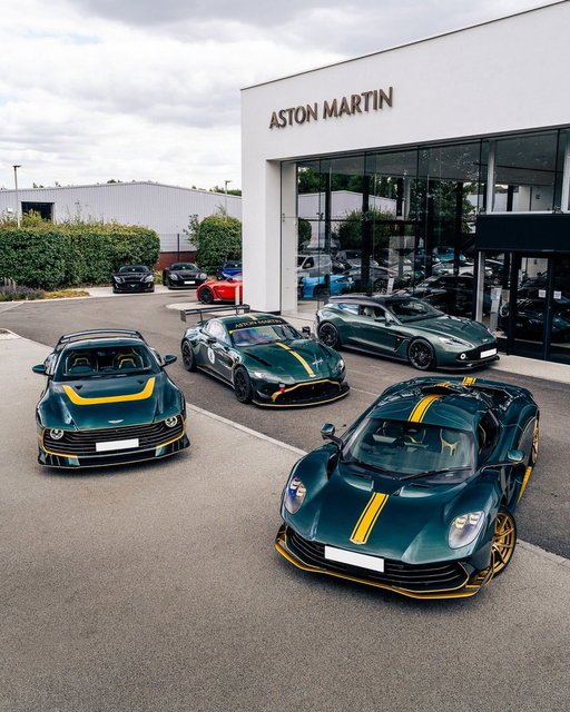 Dream garage?

📸 Aston Martin Leeds

#AstonMartinLive #Valhalla #Valiant 