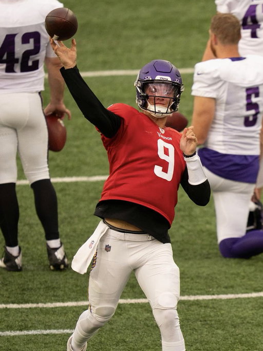JJ McCarthy seems to be closing the gap after clearly winning the night practice against Kyler Murray, per @WillRagatz.

Who will be the #Vikings QB1? 