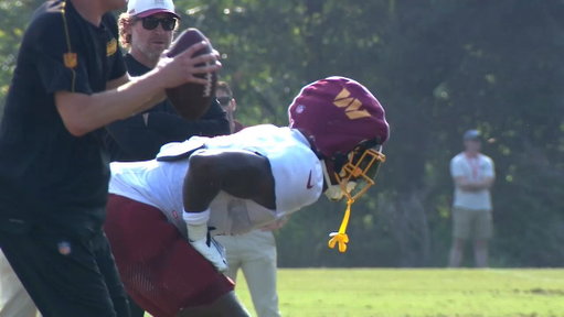 Good guy Sonny always holding back against his teammates…can’t WAIT to see him against another team.

(🎥 via @Scott7news) 